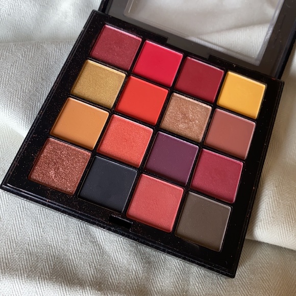 3/30$ 🌼 NYX ultimate eye shadow palette Pheonix - Picture 2 of 5